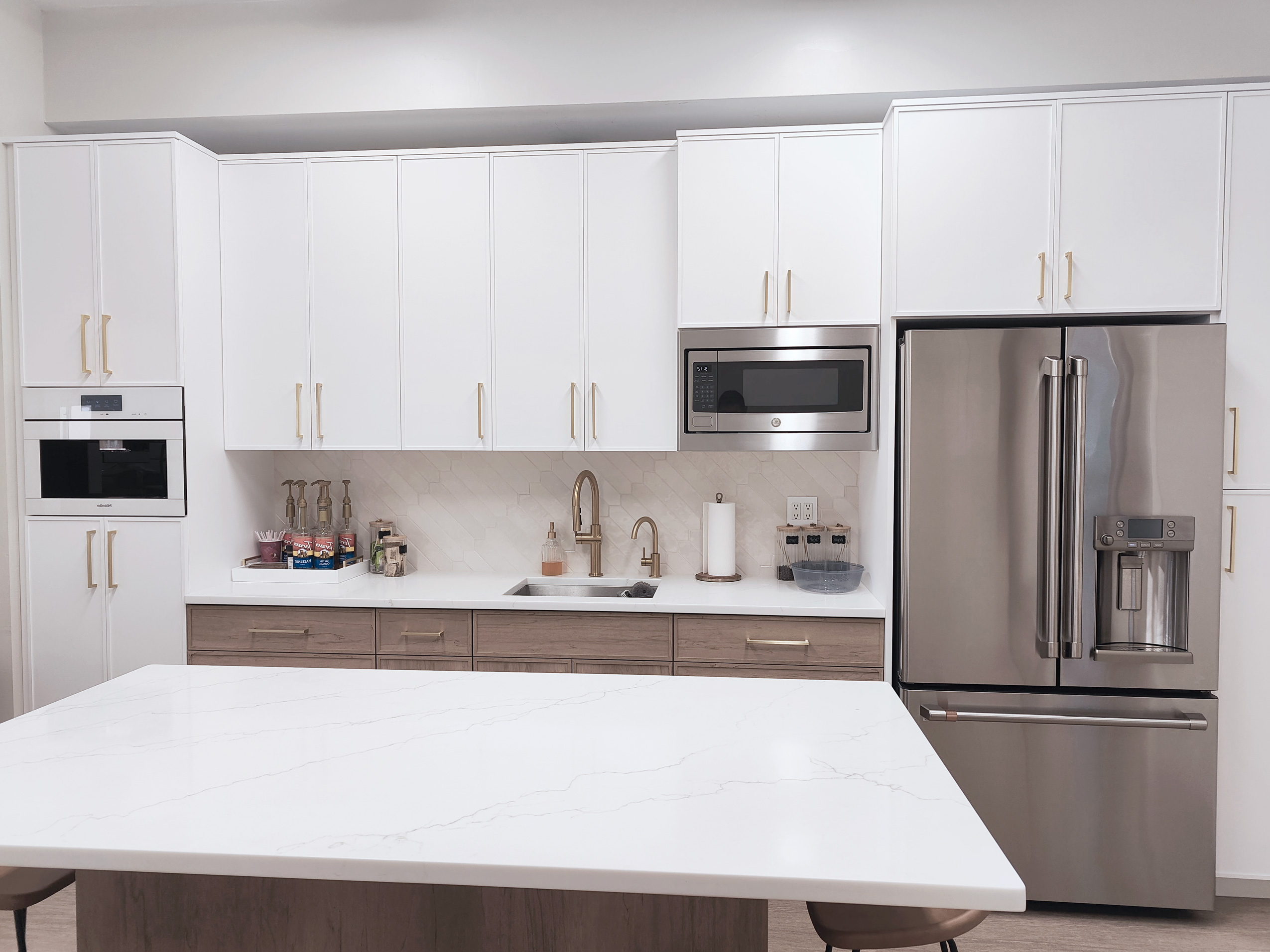 White Modern Kitchen, Gold Brass Hardware - View 23