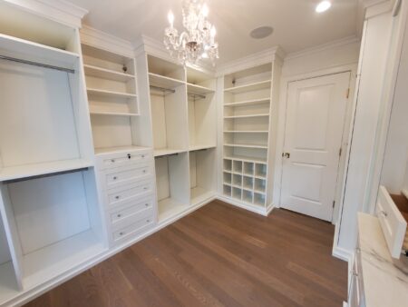 White walk-in closet - View 15, Opens Model Box