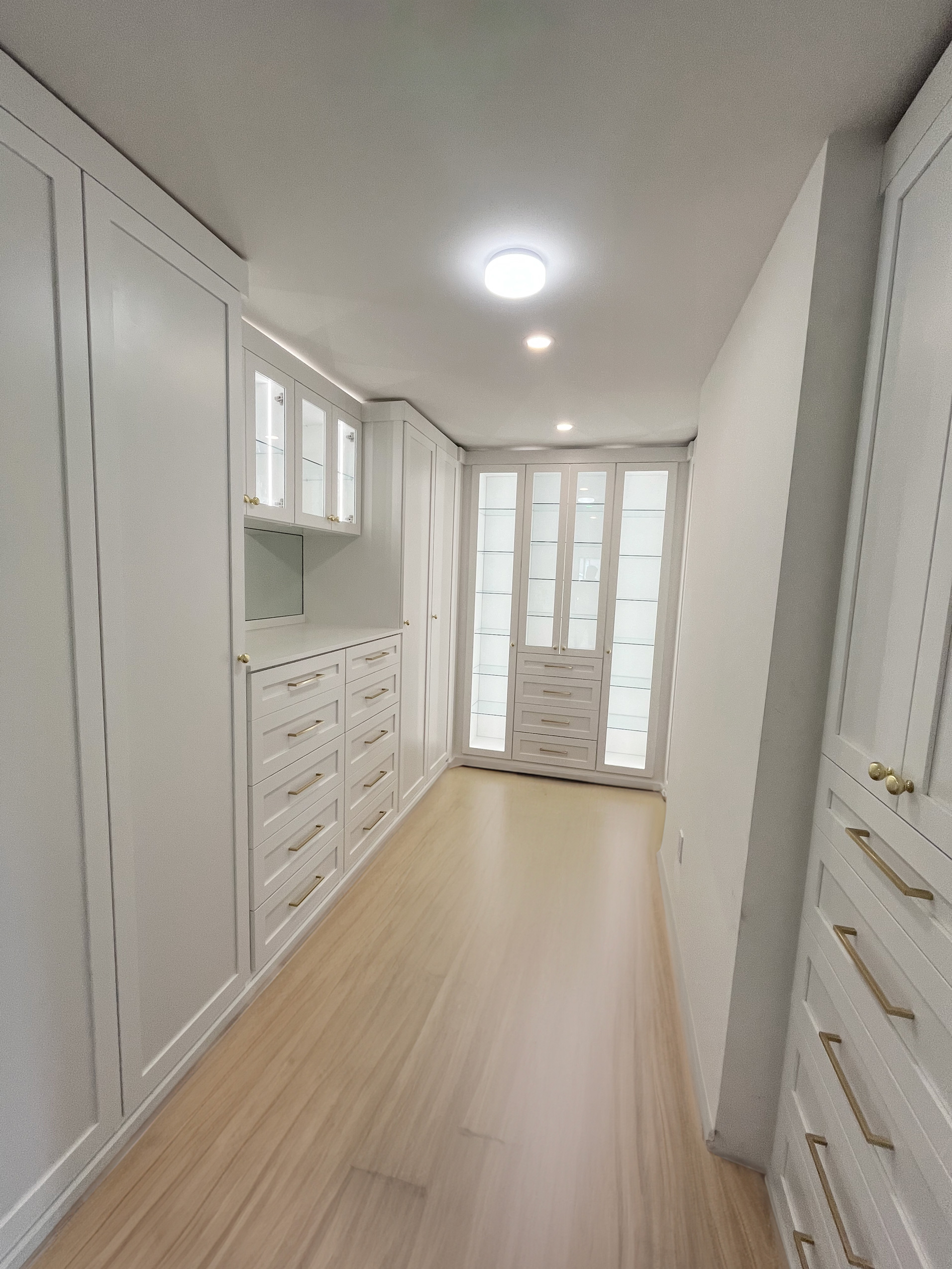 White color Walk-In Closet - View 20